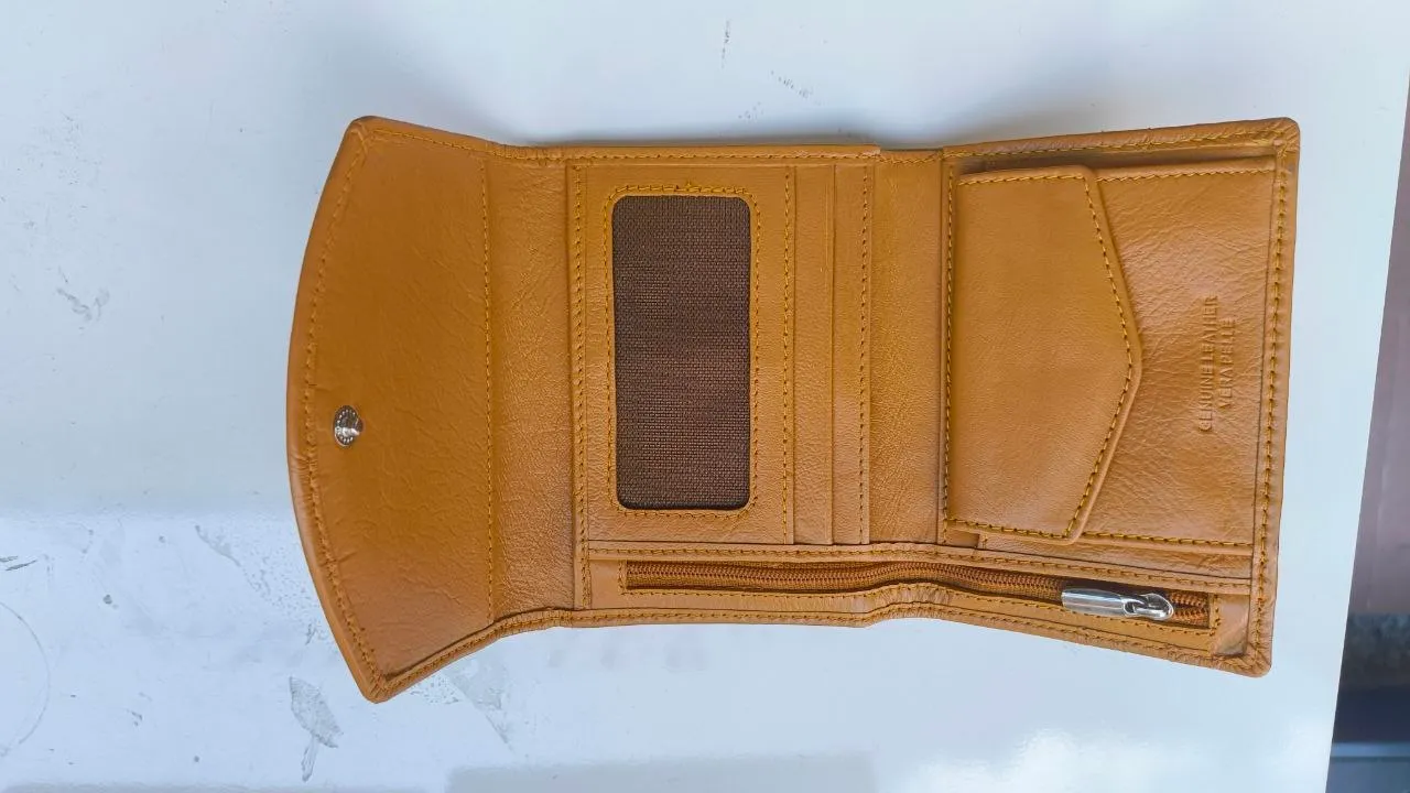 Portafoglio donna in vera pelle - Chiusura bottone e zip